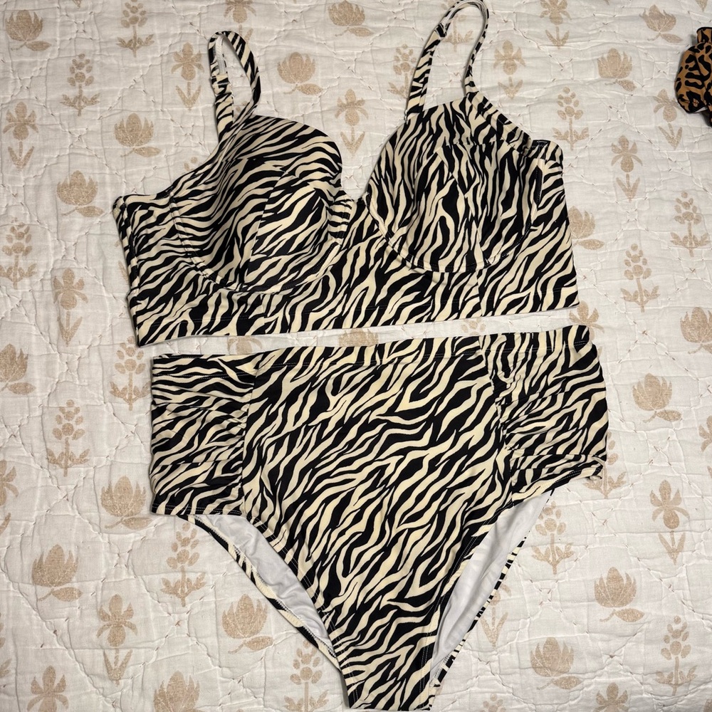 Old Navy 4X Top & 3X Bottom Black and White Zebra Print Bikini